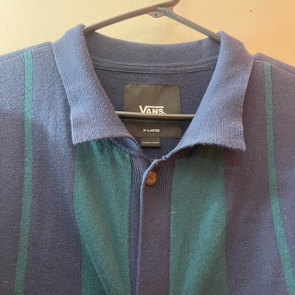 ***2 BRAND NEW Men’s button up shirt Vans XL - Picture 2 of 4